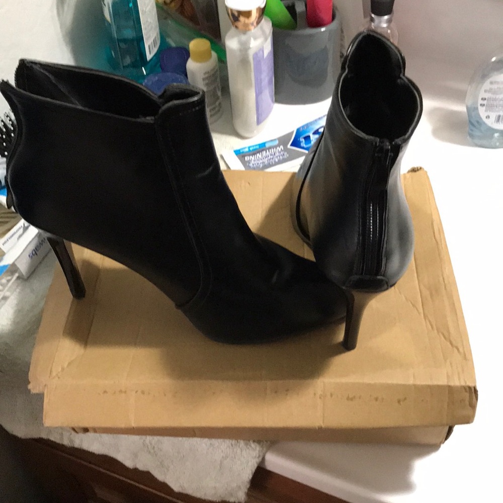 ankle booties - Picture 2 of 5